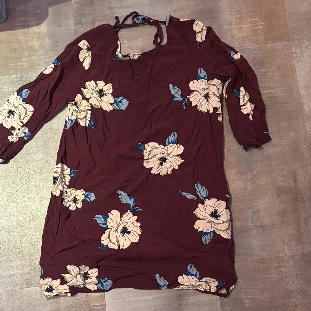 Acting Pro Burgundy Floral Tunic size medium